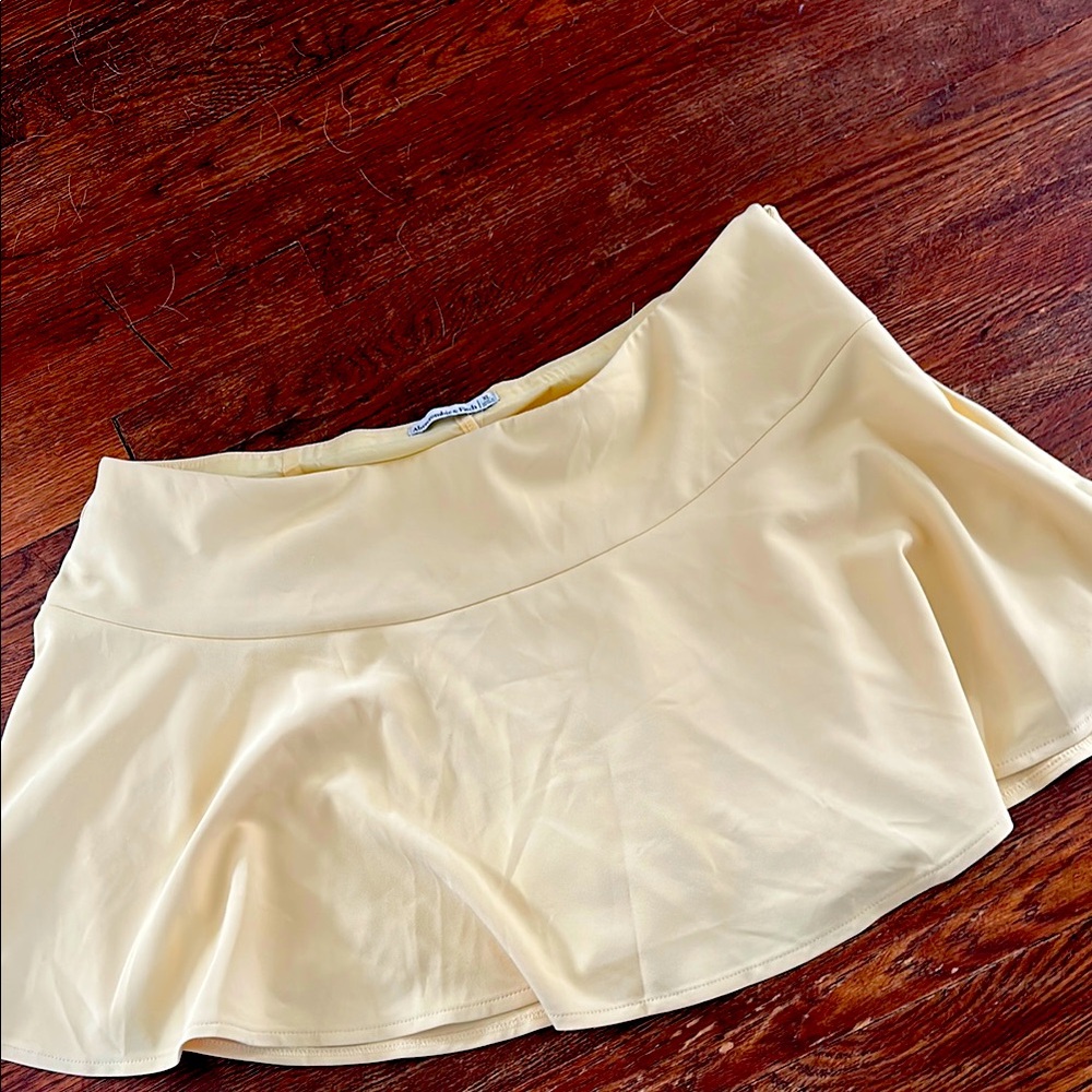 Abercrombie & Fitch NWT Butter Yellow Skort